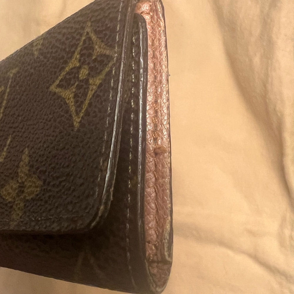 Louis Vuitton Key Case - Picture 2 of 11